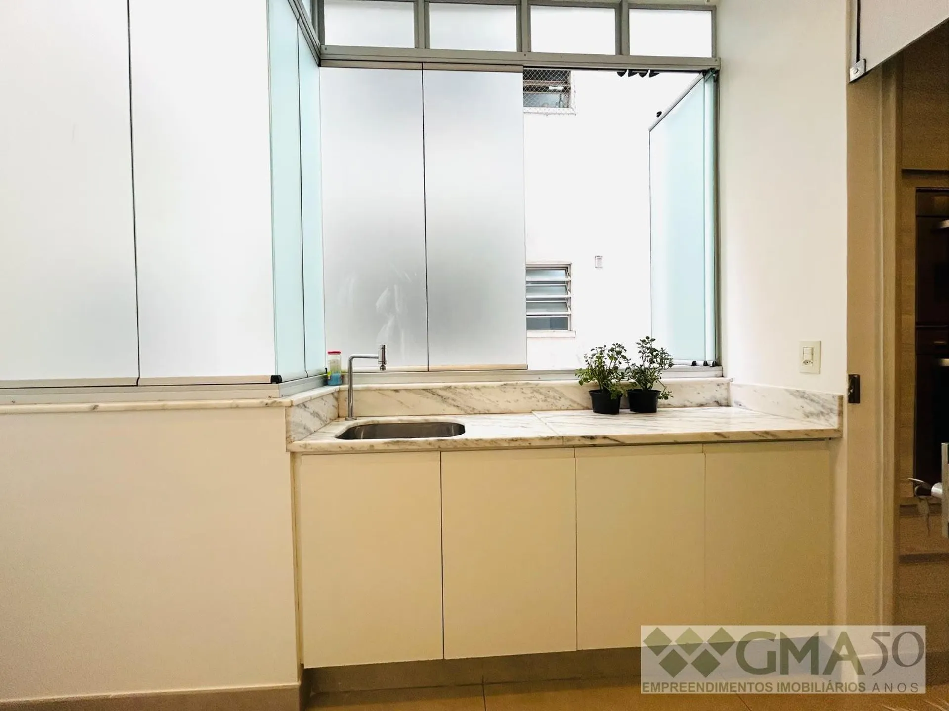 Furnished 110 m² apartment with 3 bedrooms and 1 parking spot — photo 40