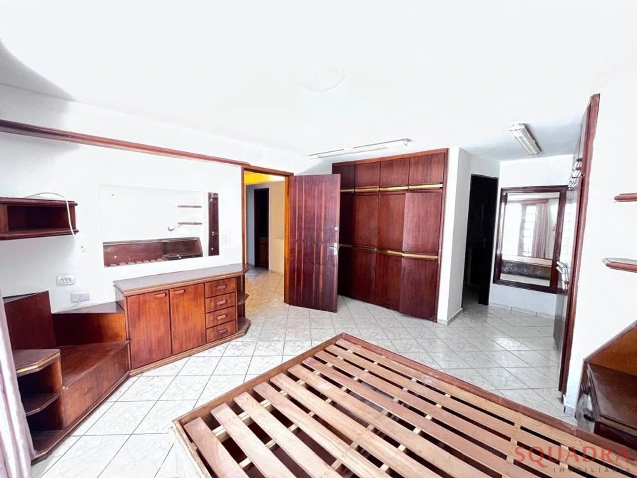 3-bedroom house with a bathtub in Curitiba — photo 7