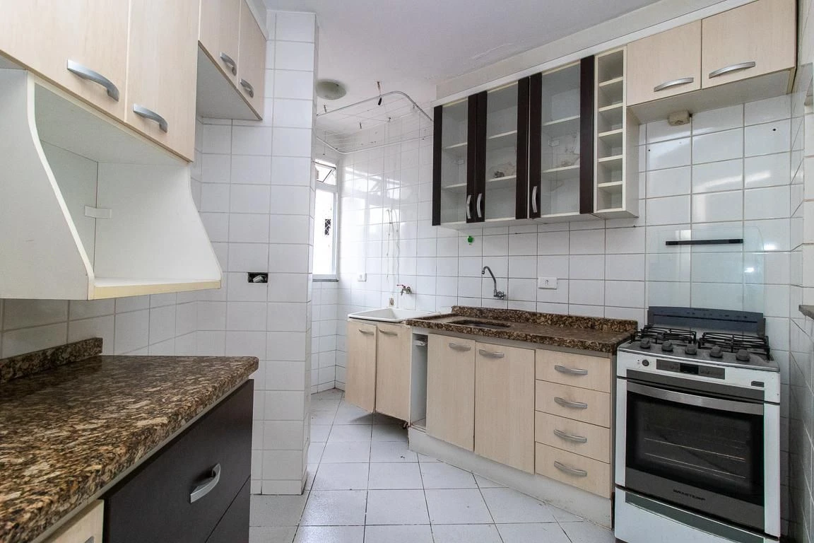 Apartamento sem mobília com 2 quartos e box de vidro