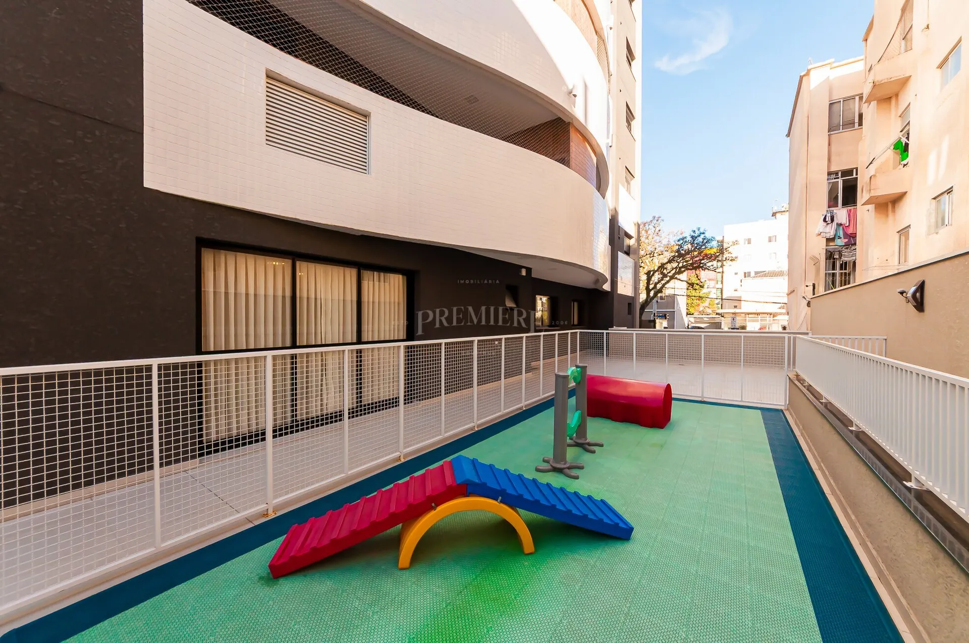Furnished apartment, 151 m², with floor-to-ceiling windows — photo 39