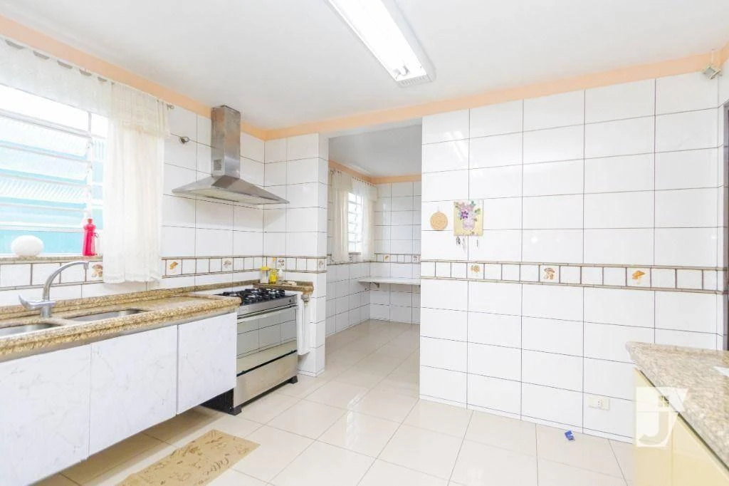 Ванна та 4 спальні: будинок 258 м² — photo 2