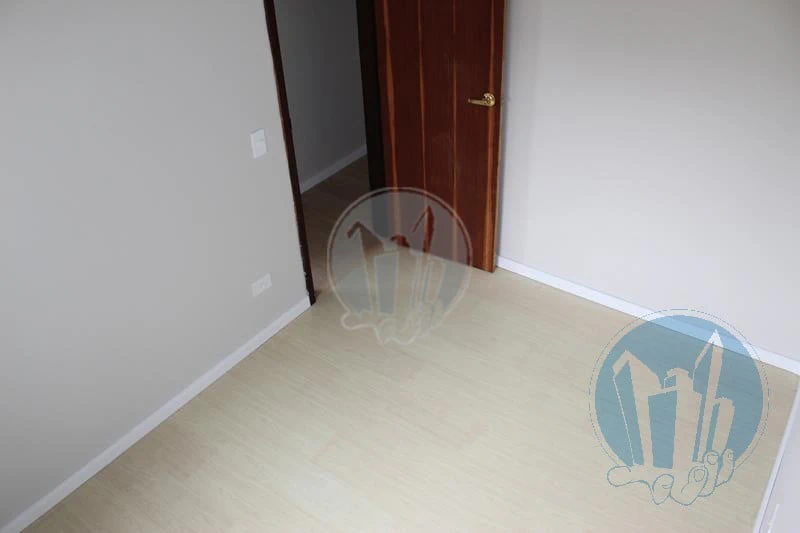 2-bedroom apartment with wood or laminate floors in Curitiba — photo 9