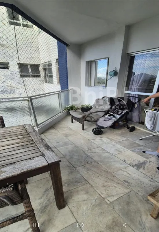 2-bedroom apartment in a building with a pool — photo 14