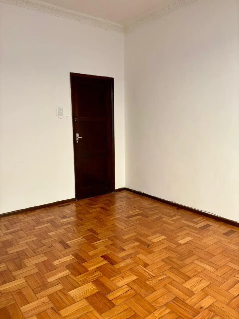 Unfurnished apartment with 3 bedrooms and closed kitchen — photo 17