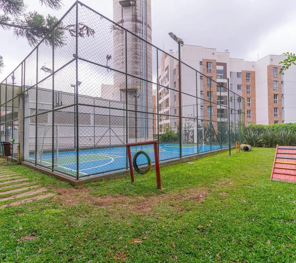 3-bedroom apartment with a grill on the balcony — photo 43