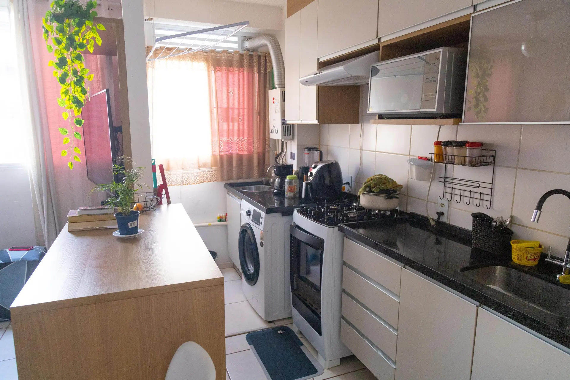 One-bedroom apartment in a building with a pool — photo 2