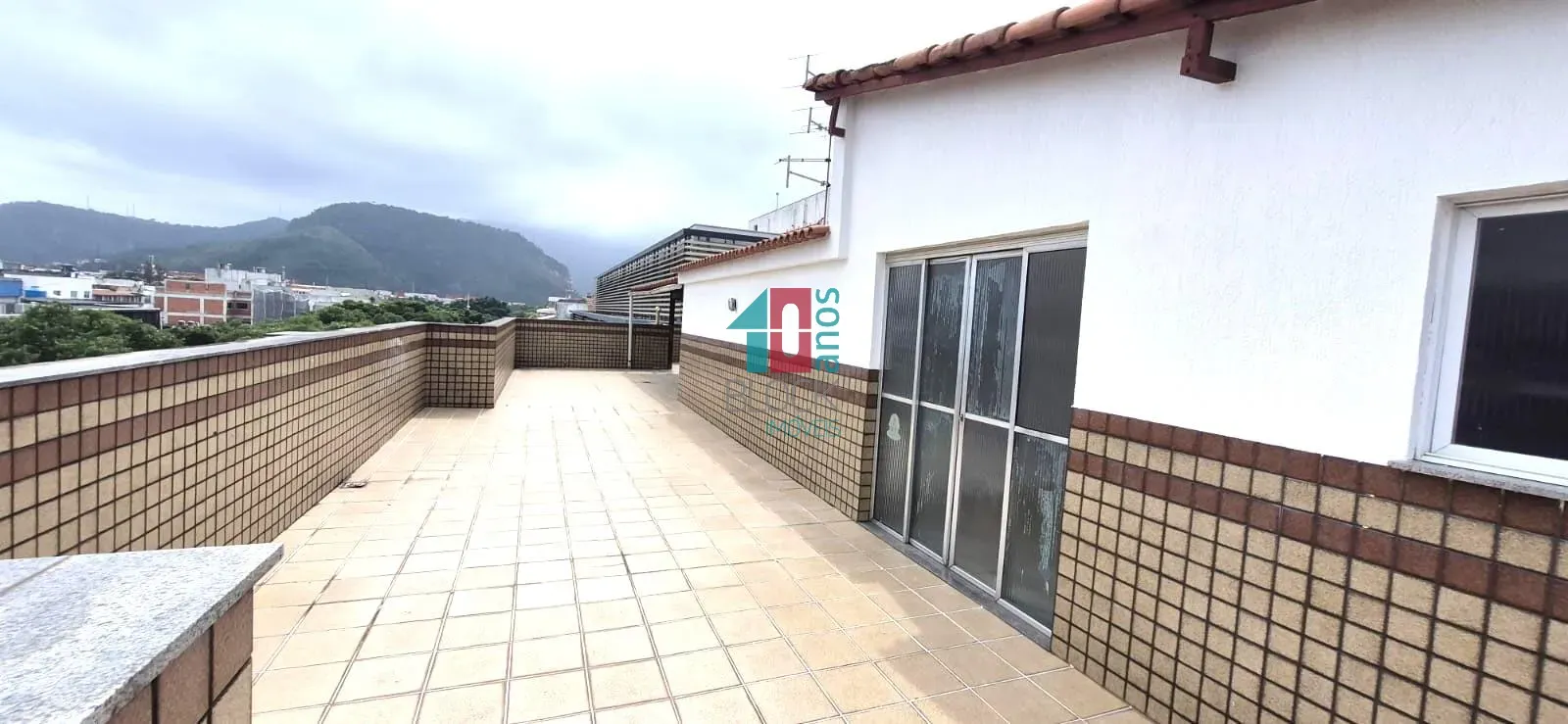 Apartamento com 4 quartos e cozinha separada — photo 2