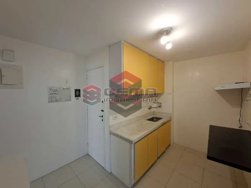 Деревянный пол или ламинат и 3 спальни: квартира 96 м² — photo 7