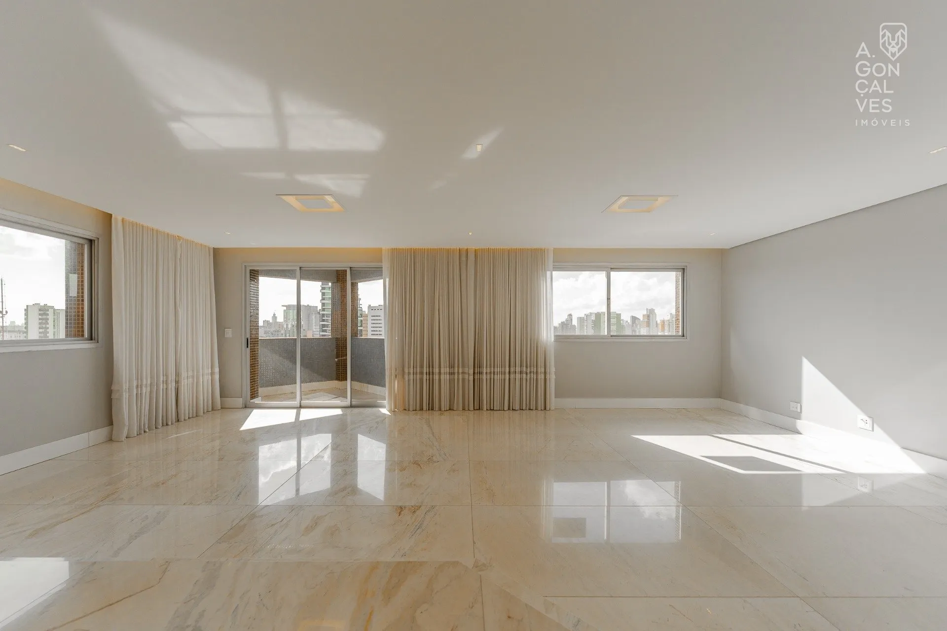 479 m² apartment with 4 bedrooms and 4 parking spaces — photo 10