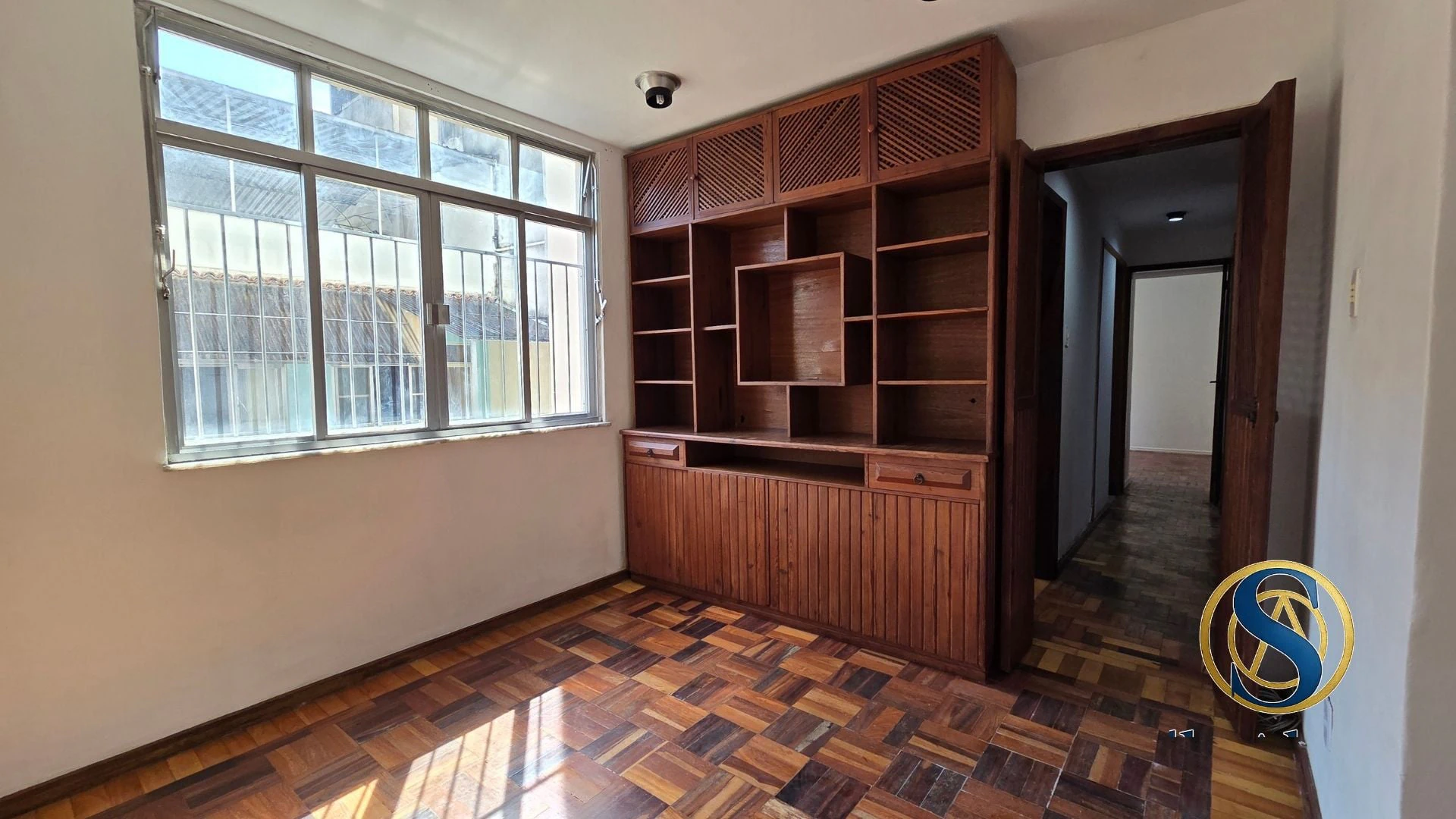 Wood or laminate floors in a 2-bedroom apartment, 40 m² — photo 10
