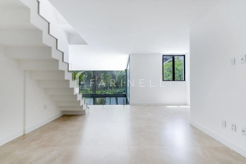House with 5 bedrooms and open-plan kitchen — photo 45