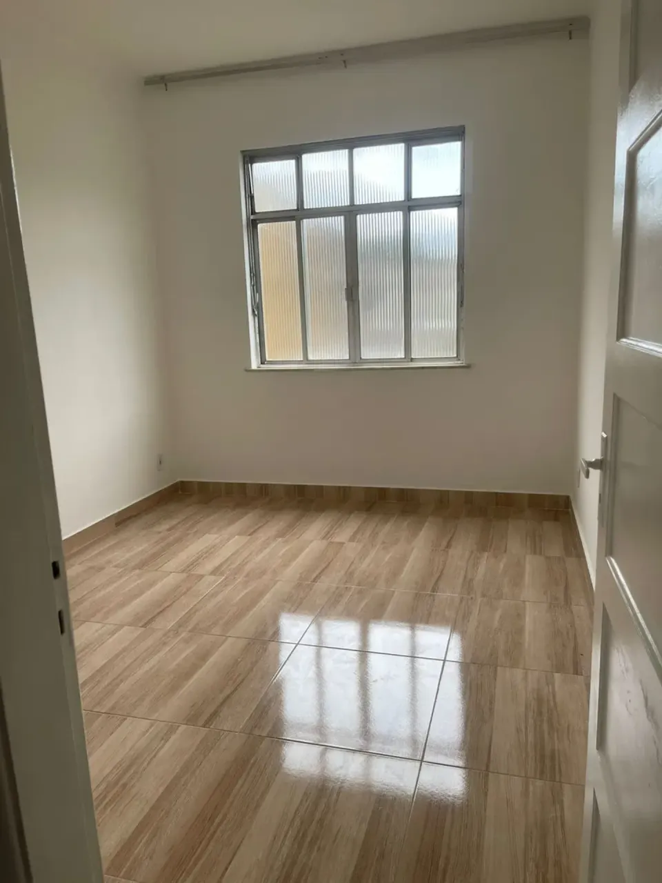 Квартира з 2 спальнями, 1 ванною та місцем для авто — photo 3