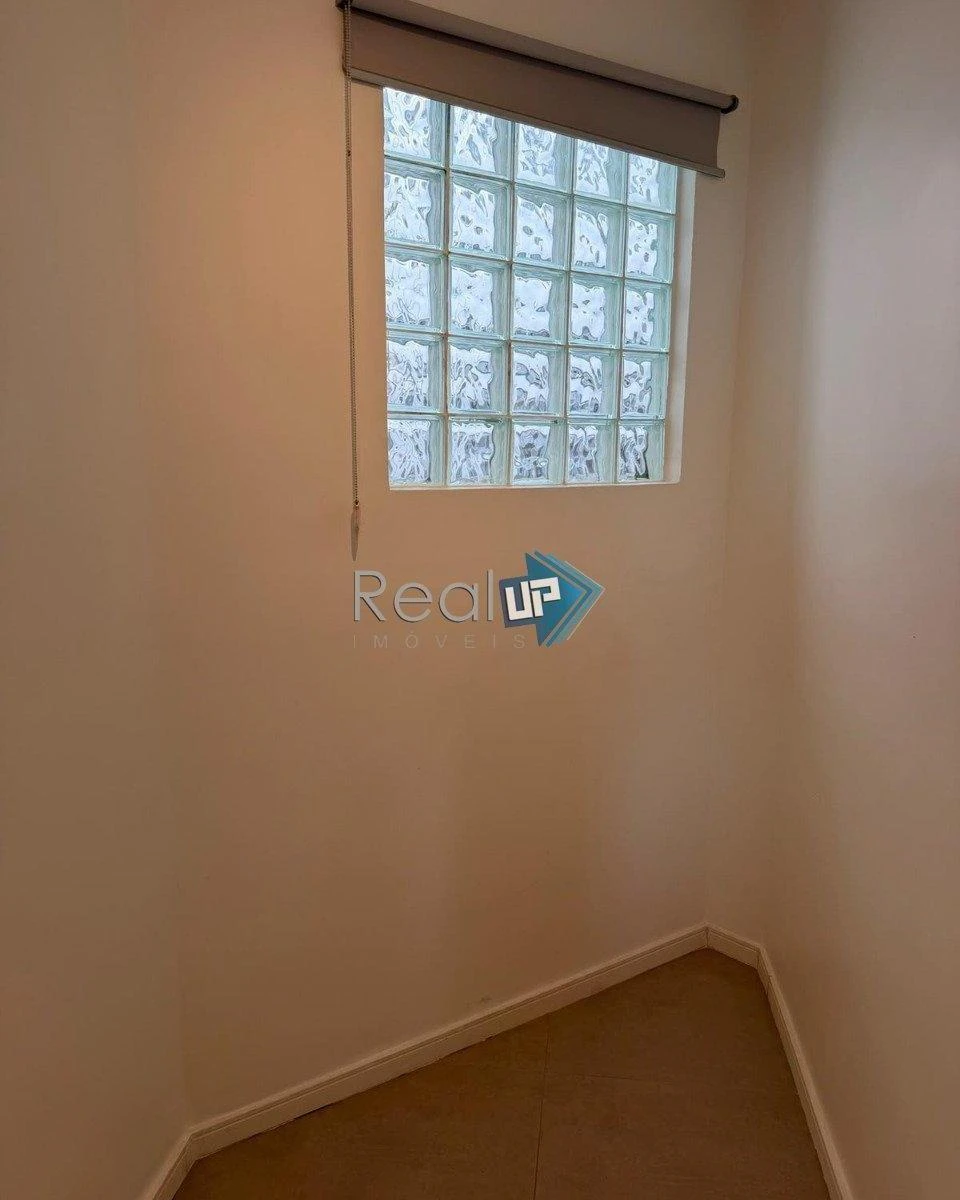Apartment, 52 m², with floor-to-ceiling windows — photo 46
