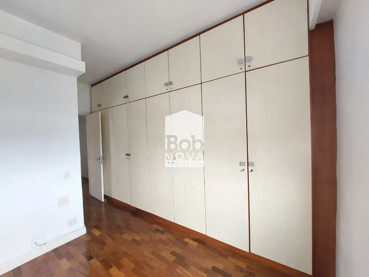 Unfurnished 161 m² apartment with a closed kitchen — photo 19