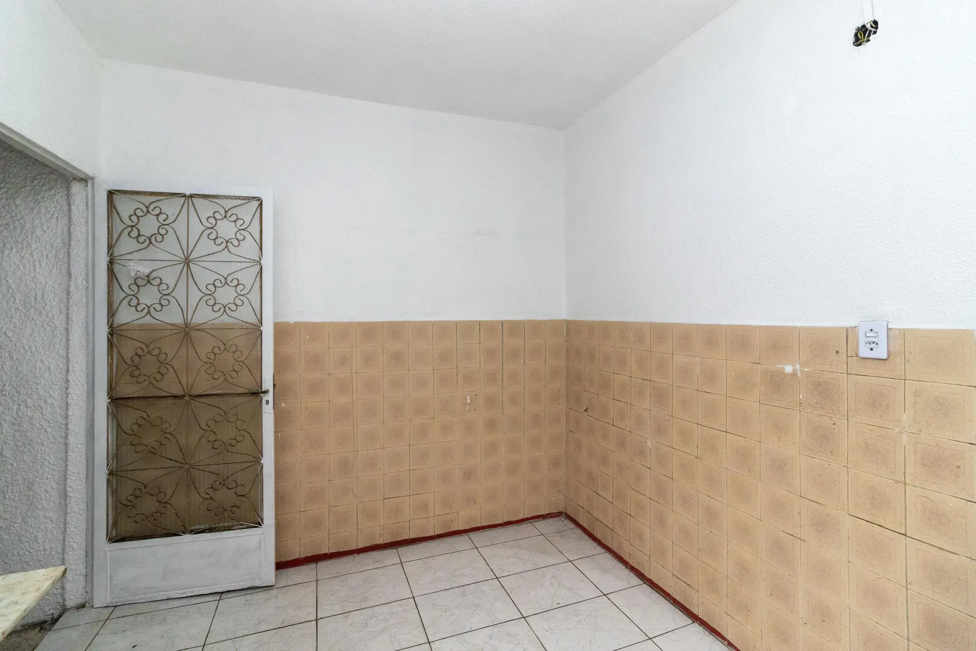 House with 2 bedrooms, 1 bathroom and 1 parking spot — photo 17
