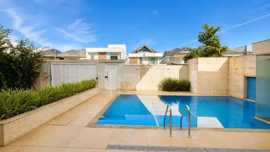 House with 4 bedrooms and 5 bathrooms, 360 m² — photo 12