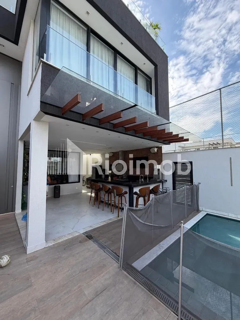 5-bedroom house with a bathtub in Rio de Janeiro — photo 25