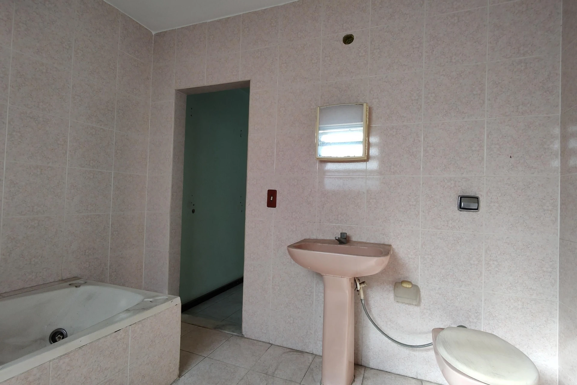 Unfurnished house with 4 bedrooms and private garden — photo 39