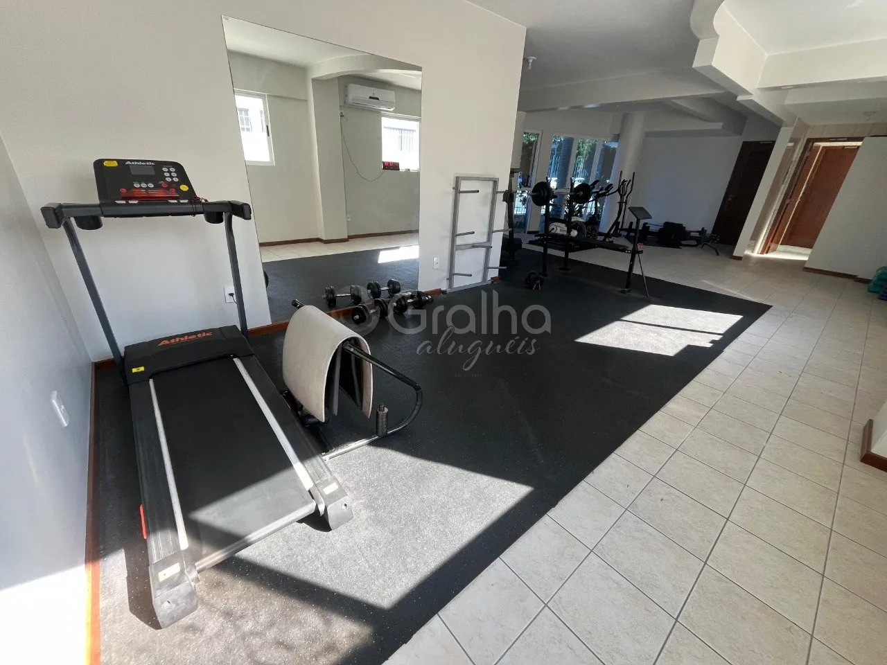 Apartamento amueblado de 2 dormitorios con parrilla en balcón — photo 29