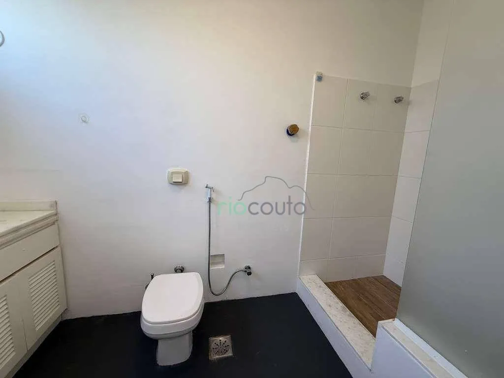Casa com 5 quartos, 990 m² e 2 vagas, perto das janelas — photo 117