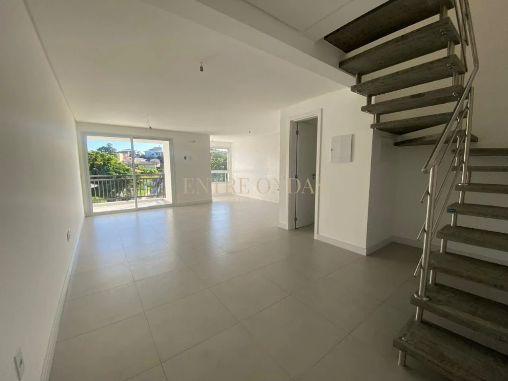 Duplex apartment with enclosed balcony and open kitchen — photo 6