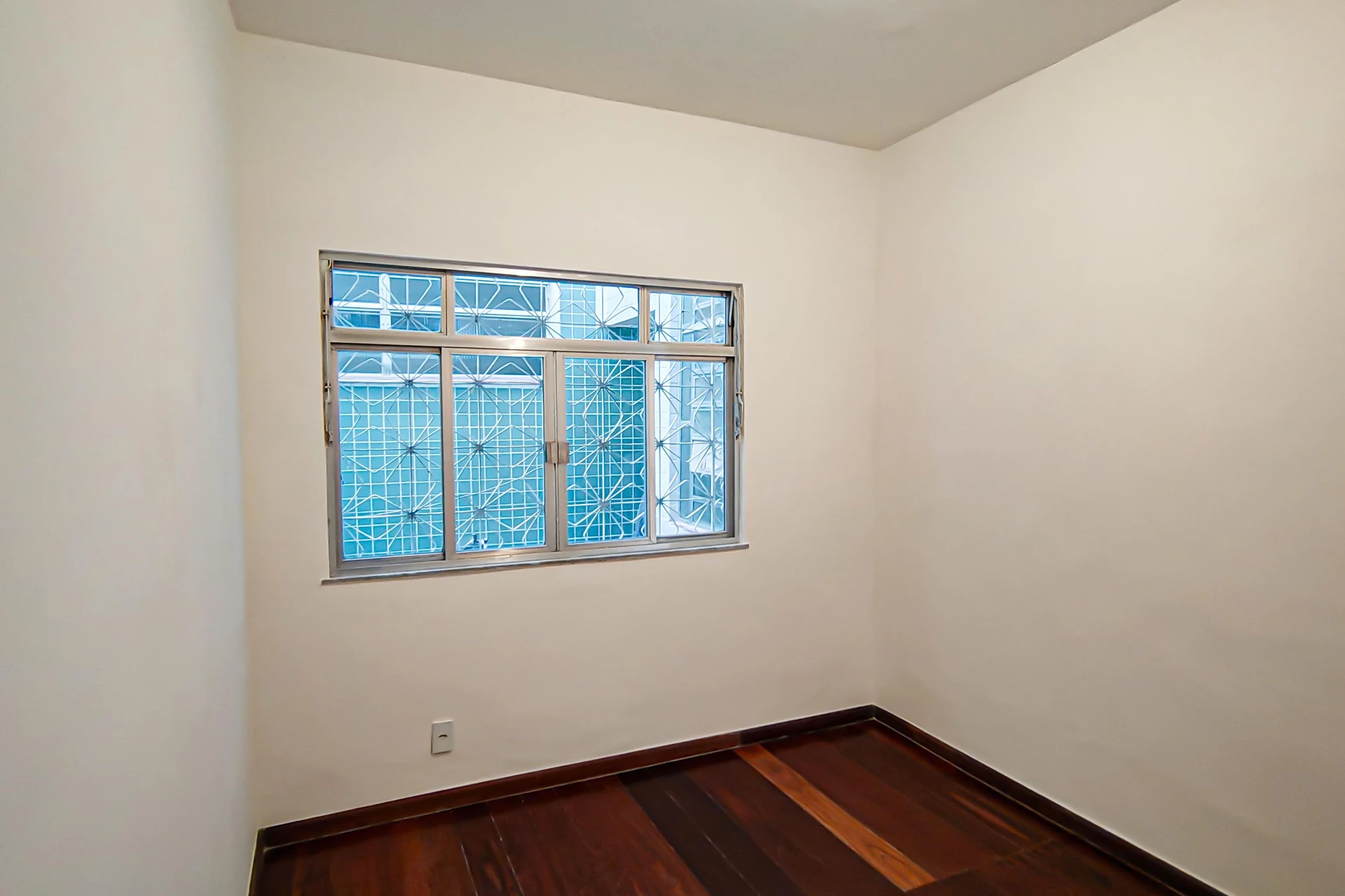 Деревянный пол или ламинат и 2 спальни: квартира 70 м² — photo 18