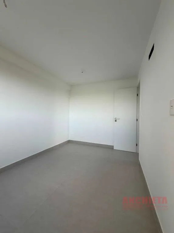 Невмебльована квартира 95 м² з 3 спальнями та 2 місцями — photo 9