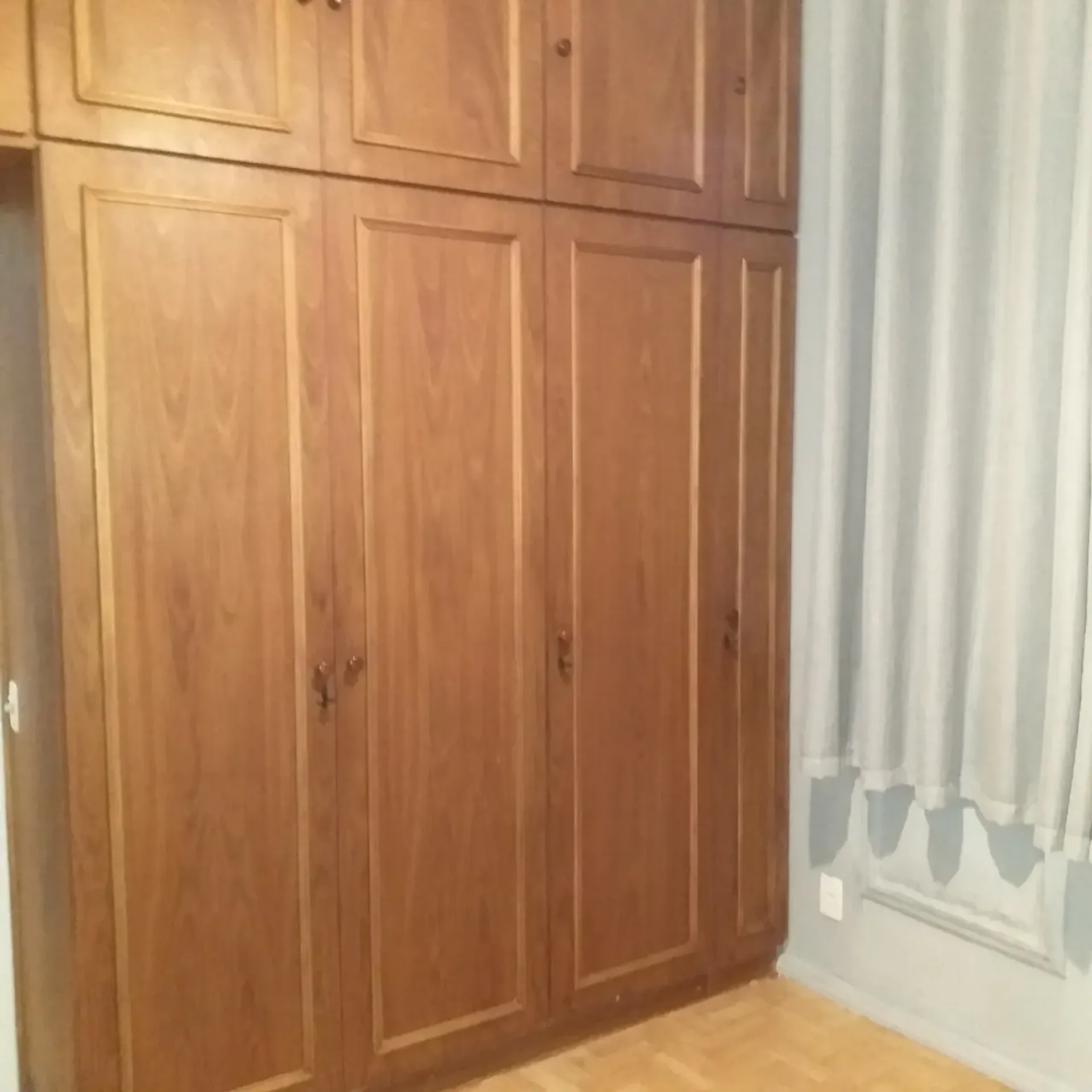 2-bedroom apartment with 3 bathrooms and glass shower — photo 14