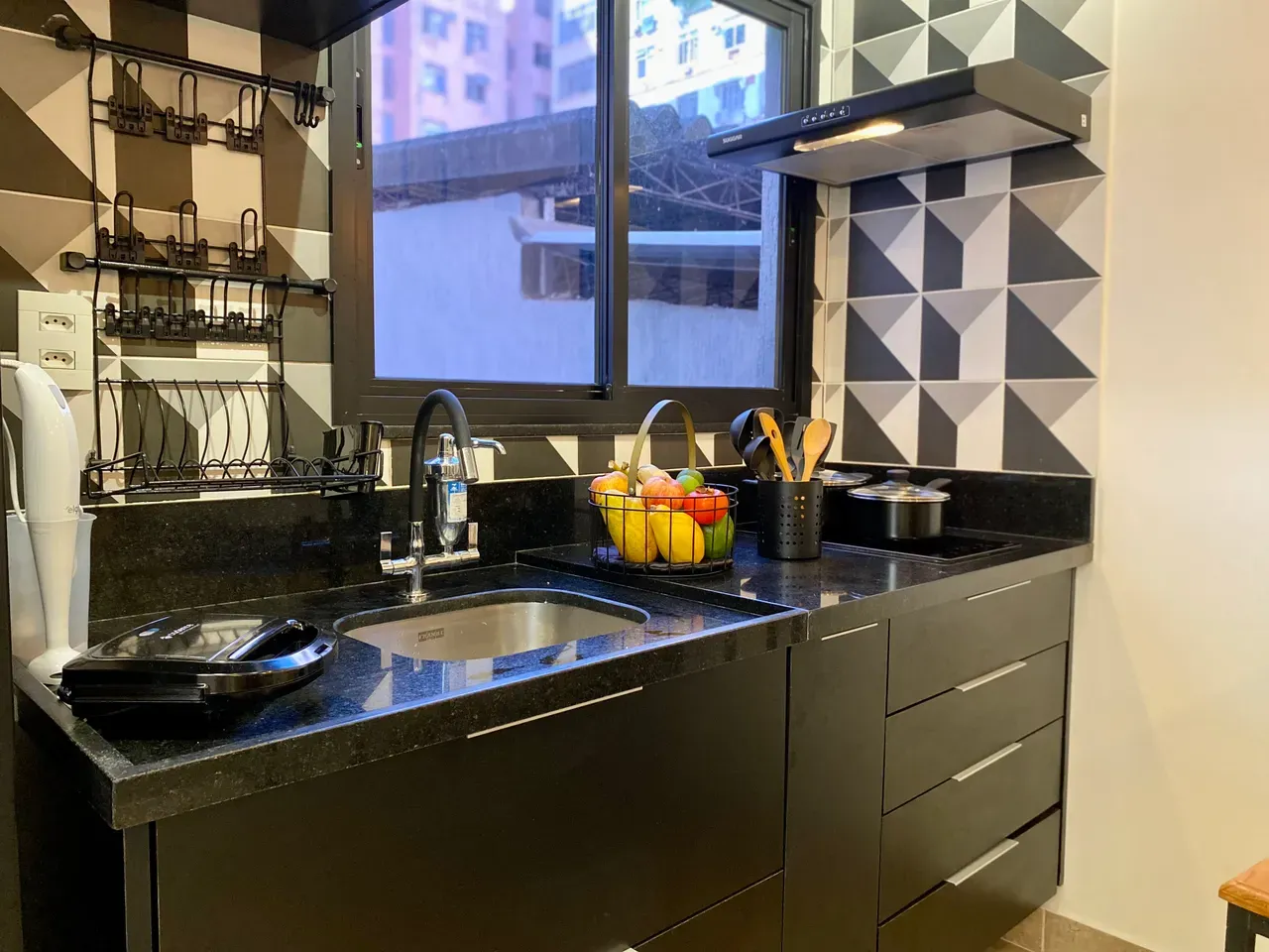 One-bedroom apartment with a washing machine — photo 5