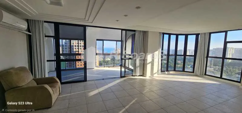 217 m² duplex with 3 en-suite bedrooms and 2 parking spots