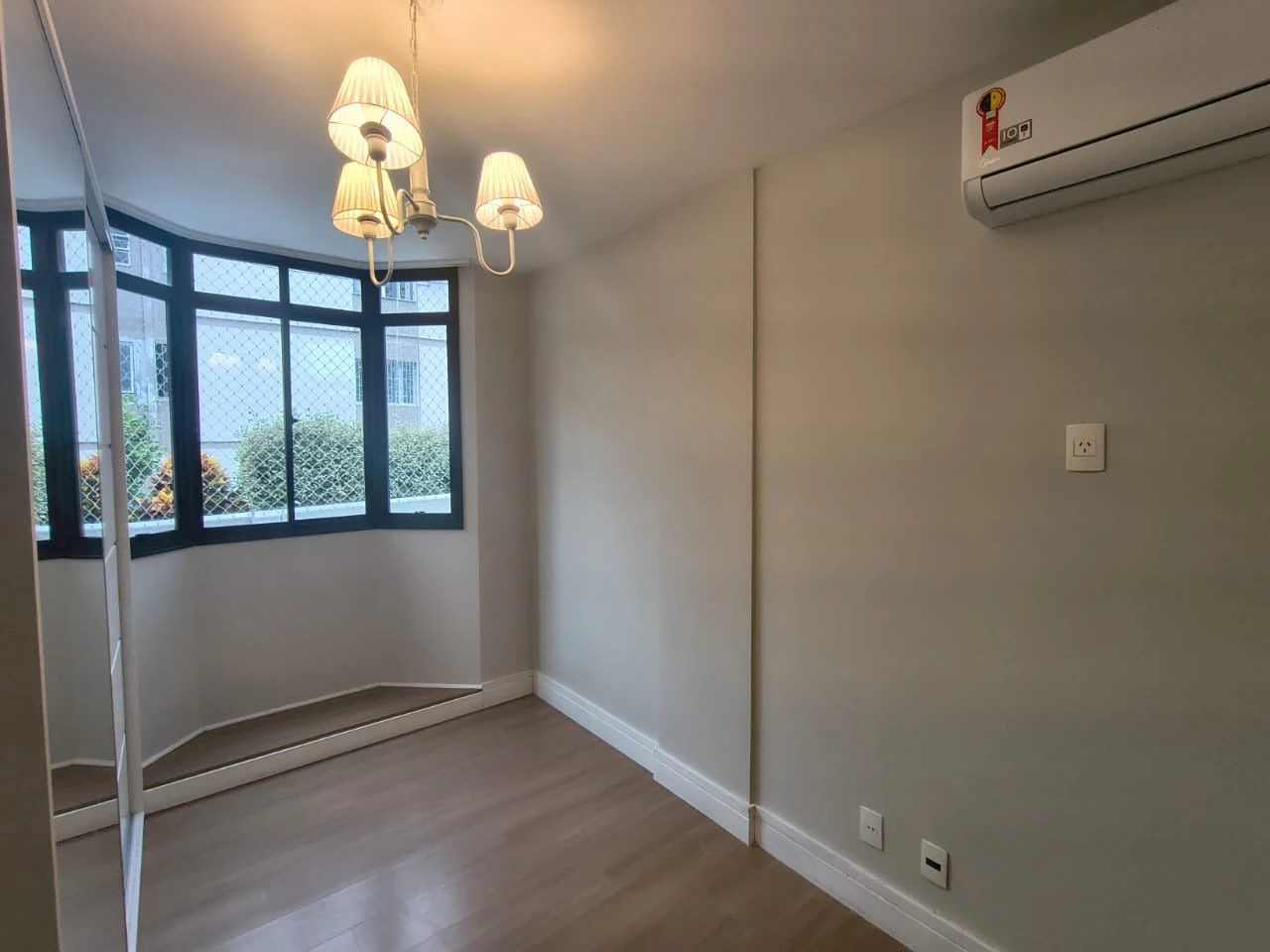 Floor-to-ceiling windows in a 3-bedroom apartment, 90 m² — photo 12