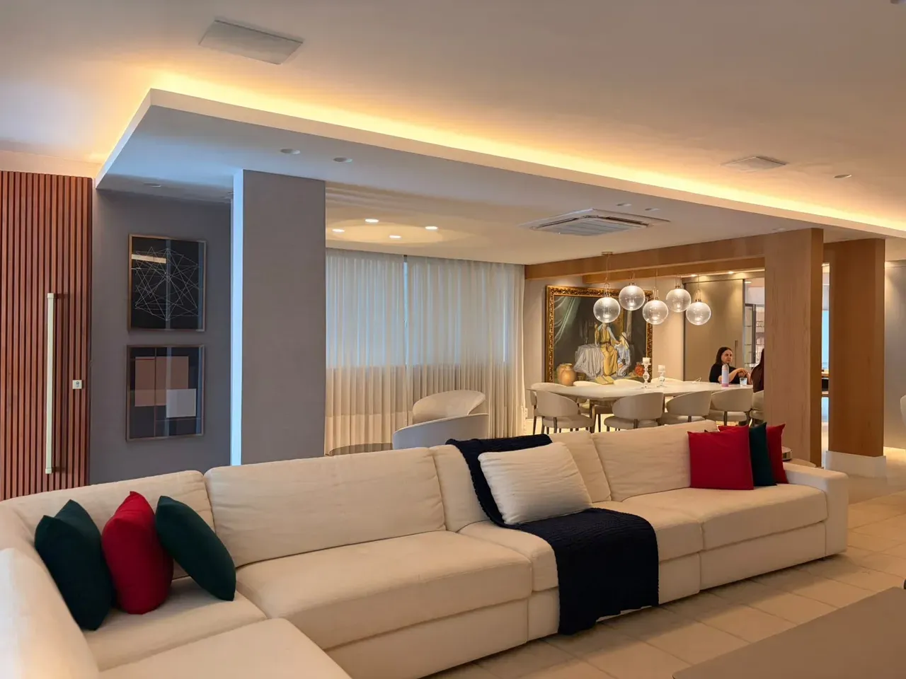 373 m² house with a home office and a grill on the balcony — photo 14