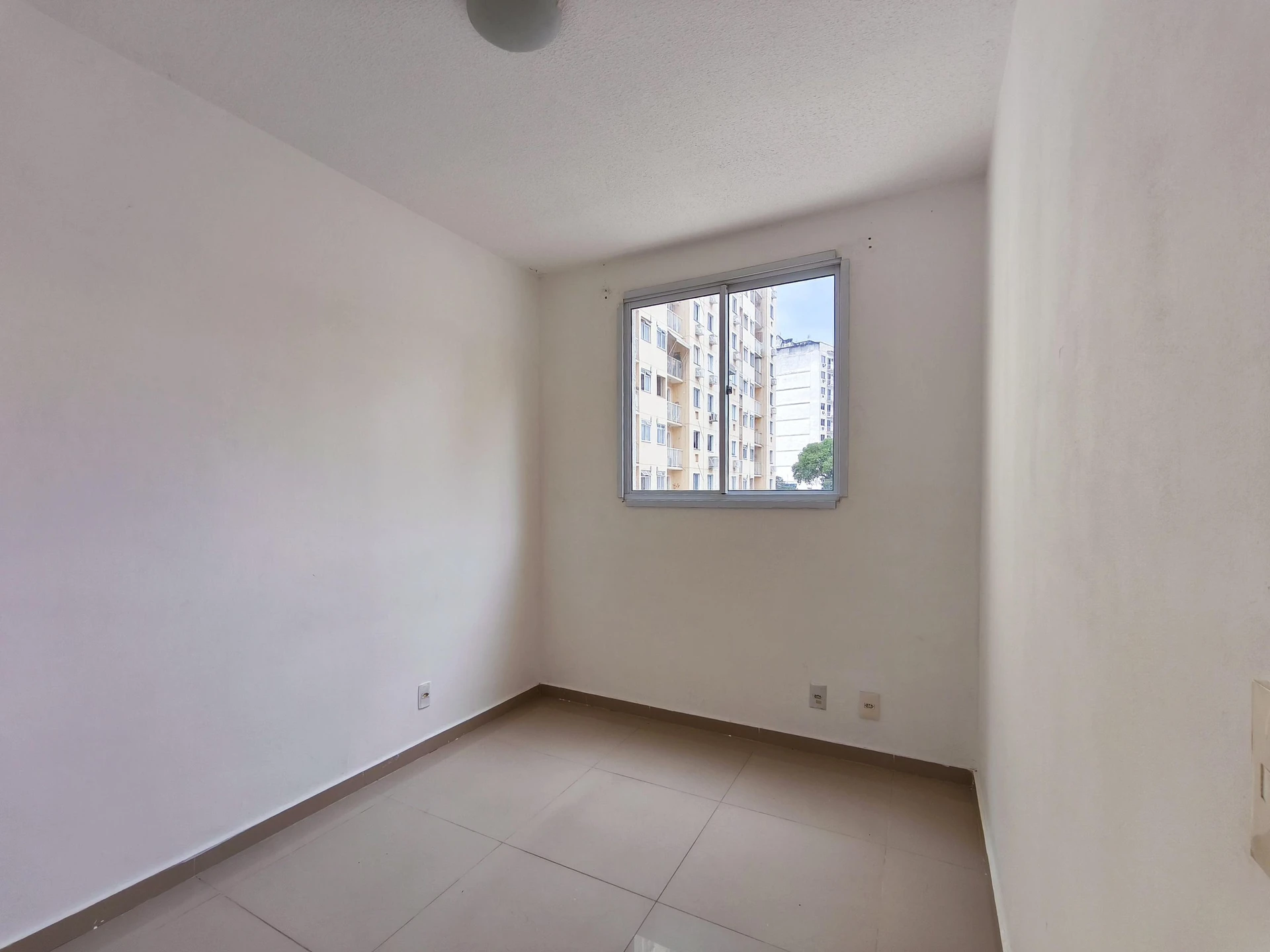 Apartamento de 2 quartos em condomínio com piscina — photo 37