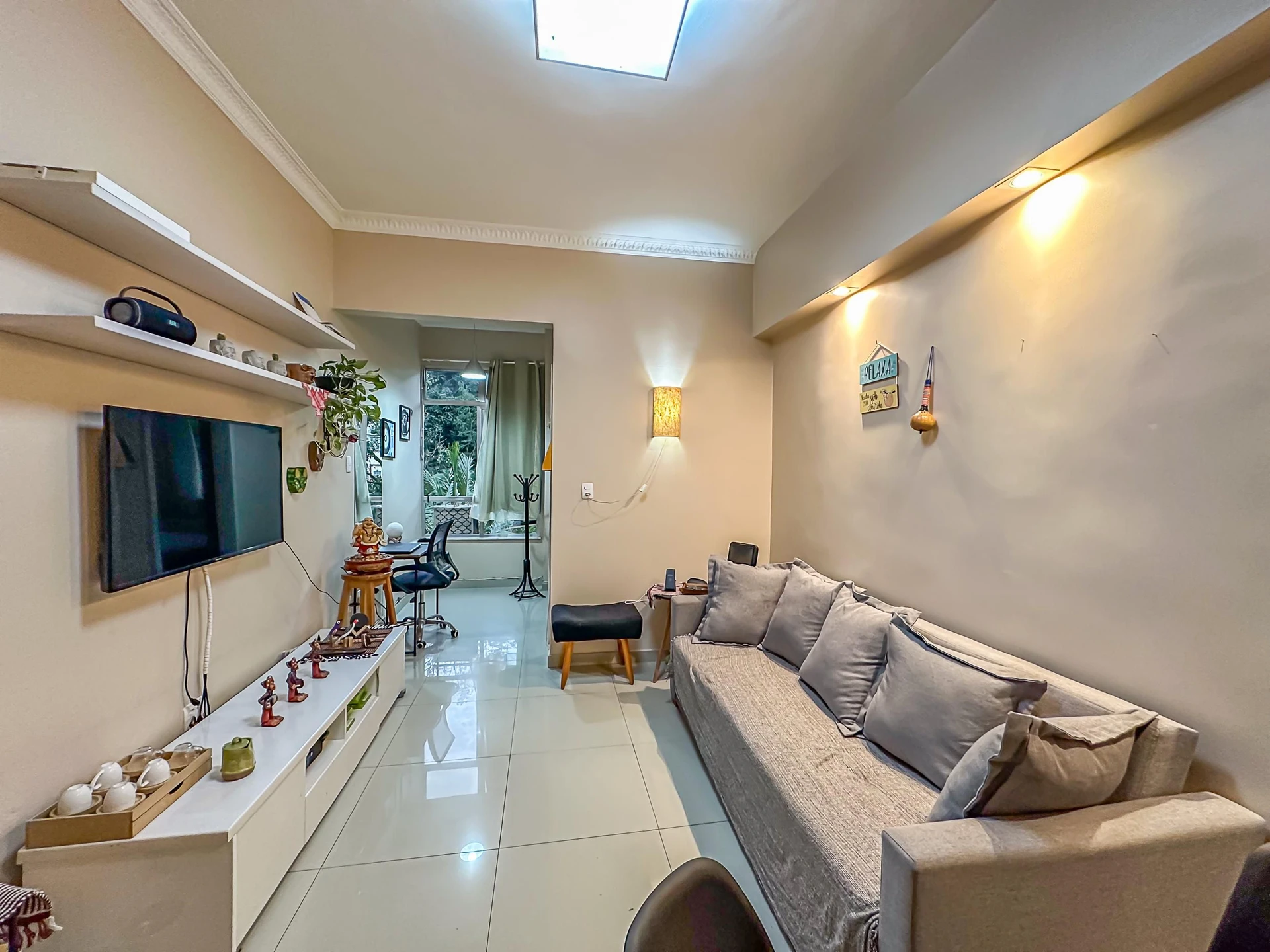 Furnished 1-bedroom apartment with a closed kitchen — photo 11