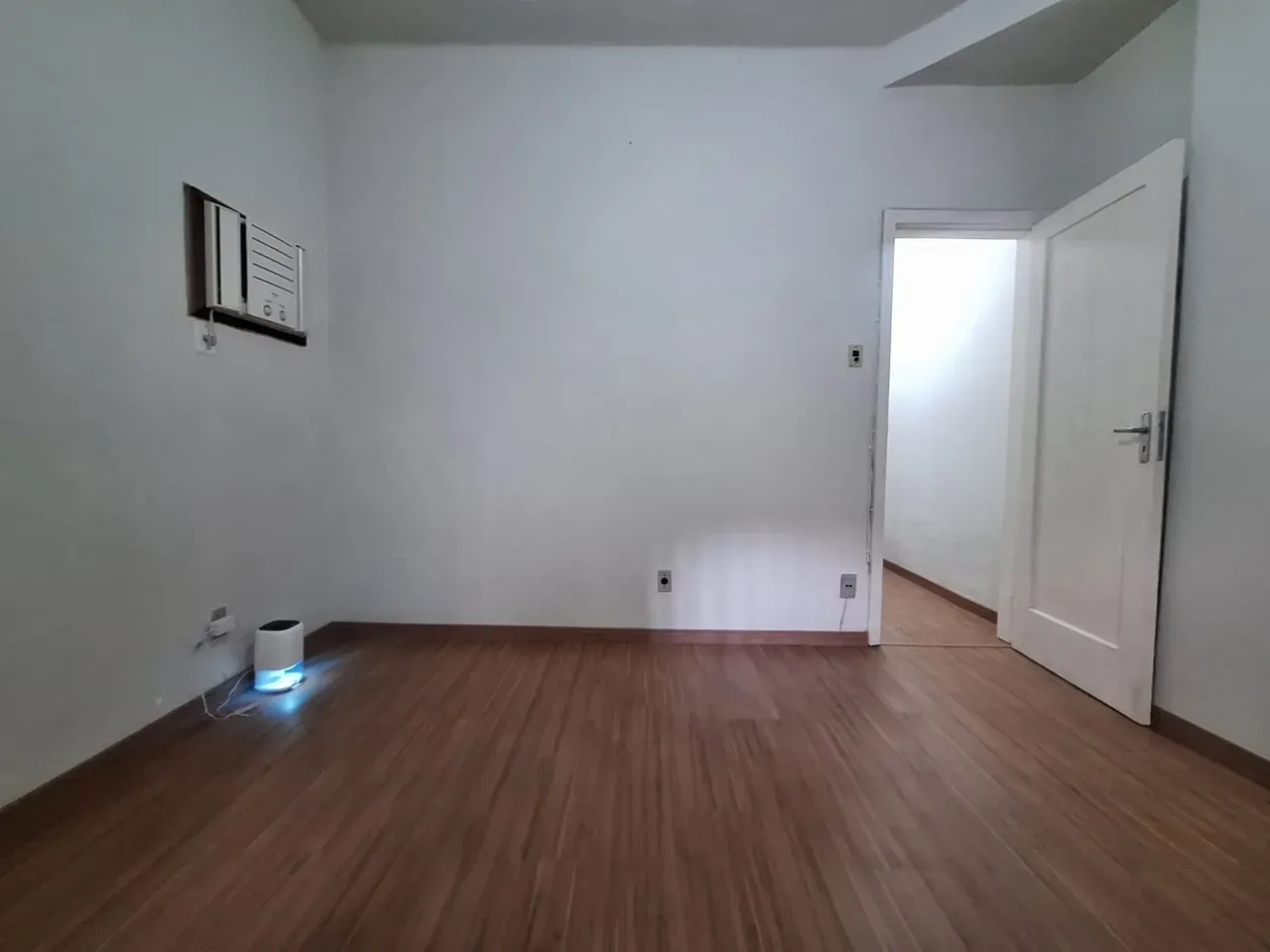 Apartment on the 1st floor with wood or laminate floors — photo 18