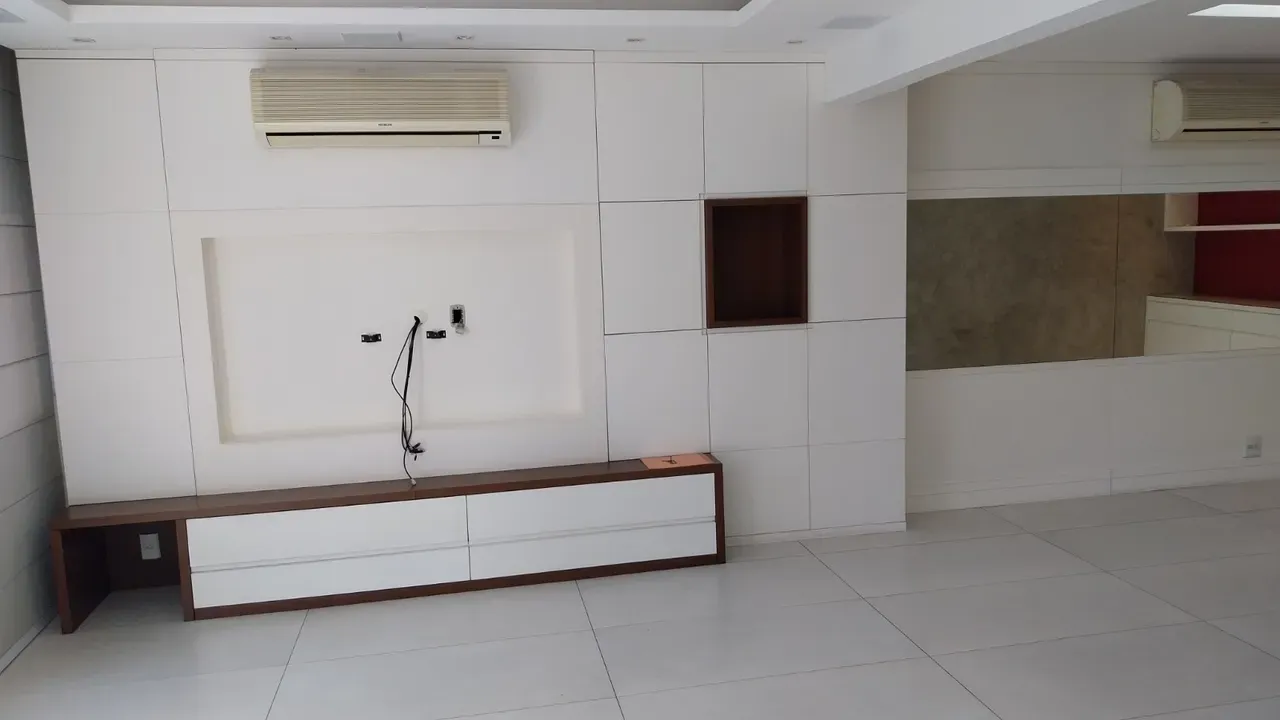 Floor-to-ceiling windows in a 3-bedroom apartment, 142 m² — photo 3