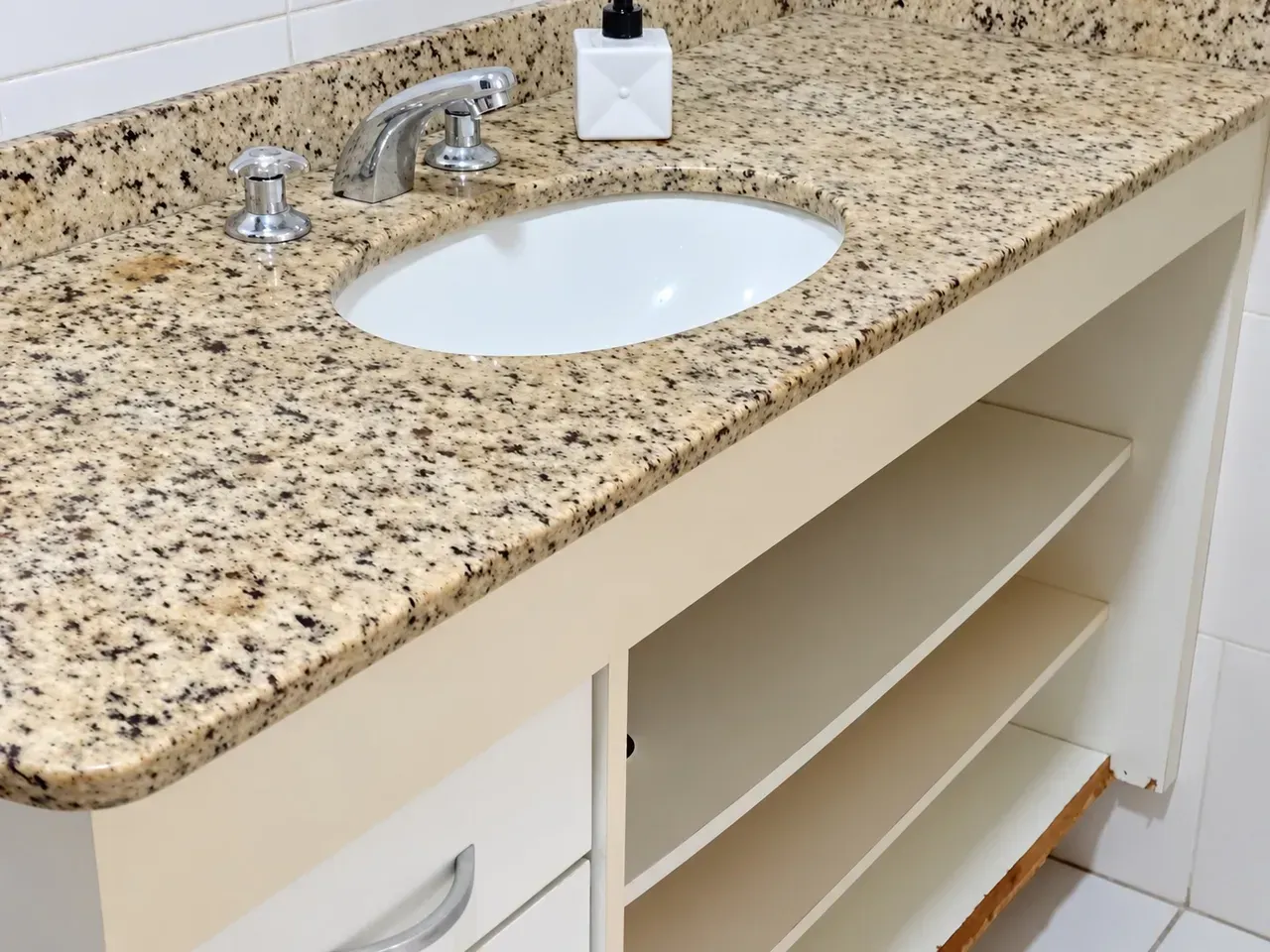 94 m² apartment with a mountain view and a washing machine — photo 7