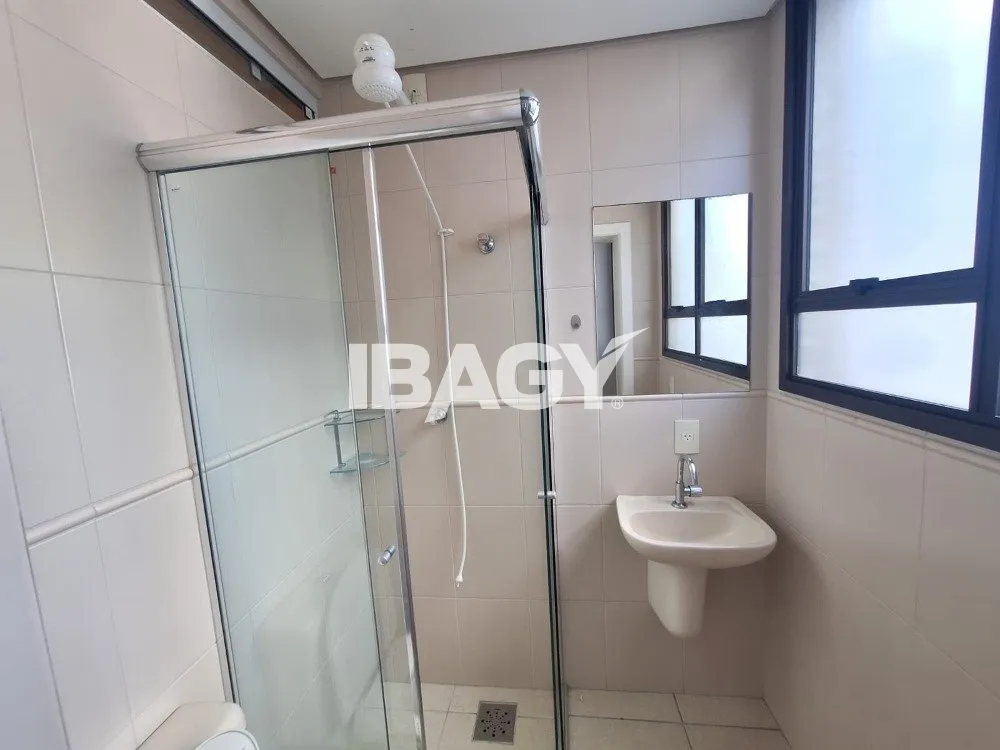 Furnished apartment with 2 en-suite bedrooms and 2 parking — photo 24