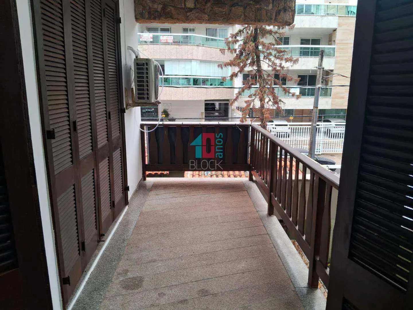 House with 3 bedrooms including 1 suite and 4 baths — photo 32