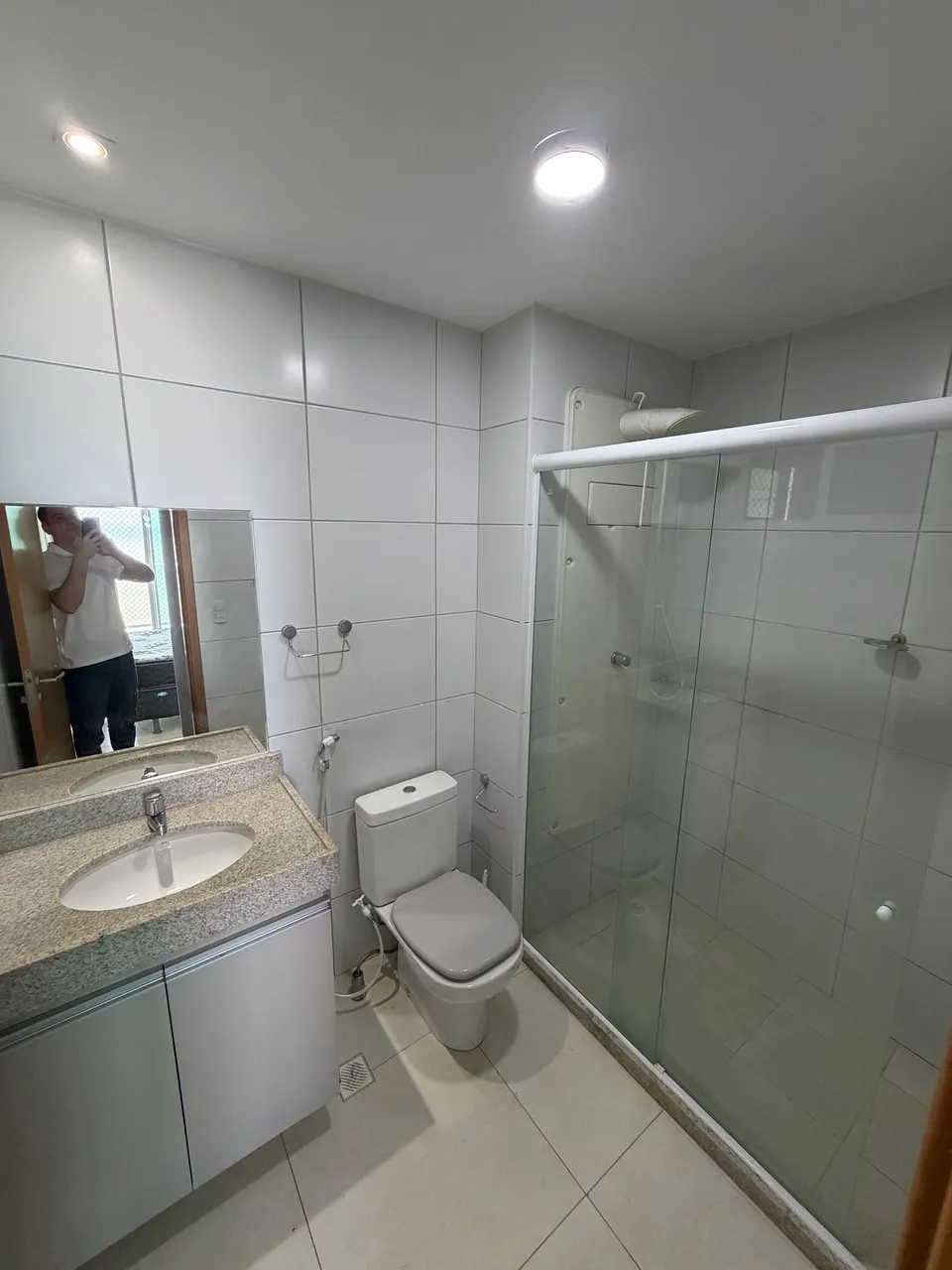 Furnished 2-bedroom apartment with city and water views — photo 13
