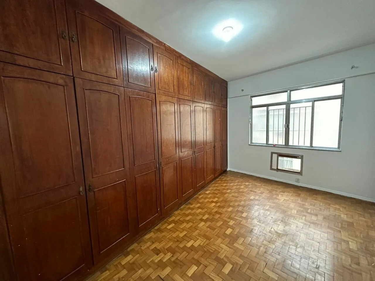 2-bedroom apartment with separate kitchen and gas stove — photo 4