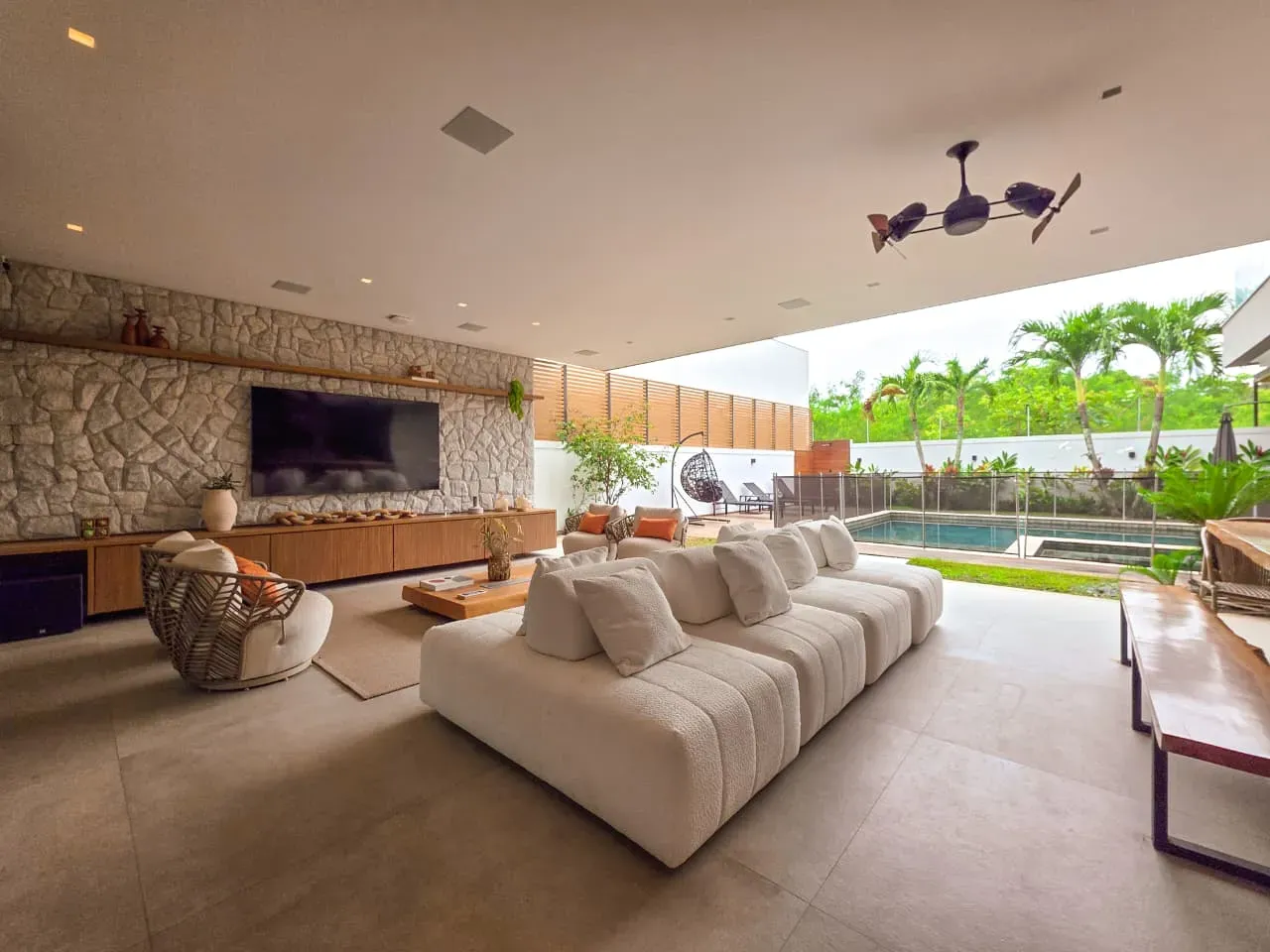 Furnished house, 920 m², with a bathtub — photo 25