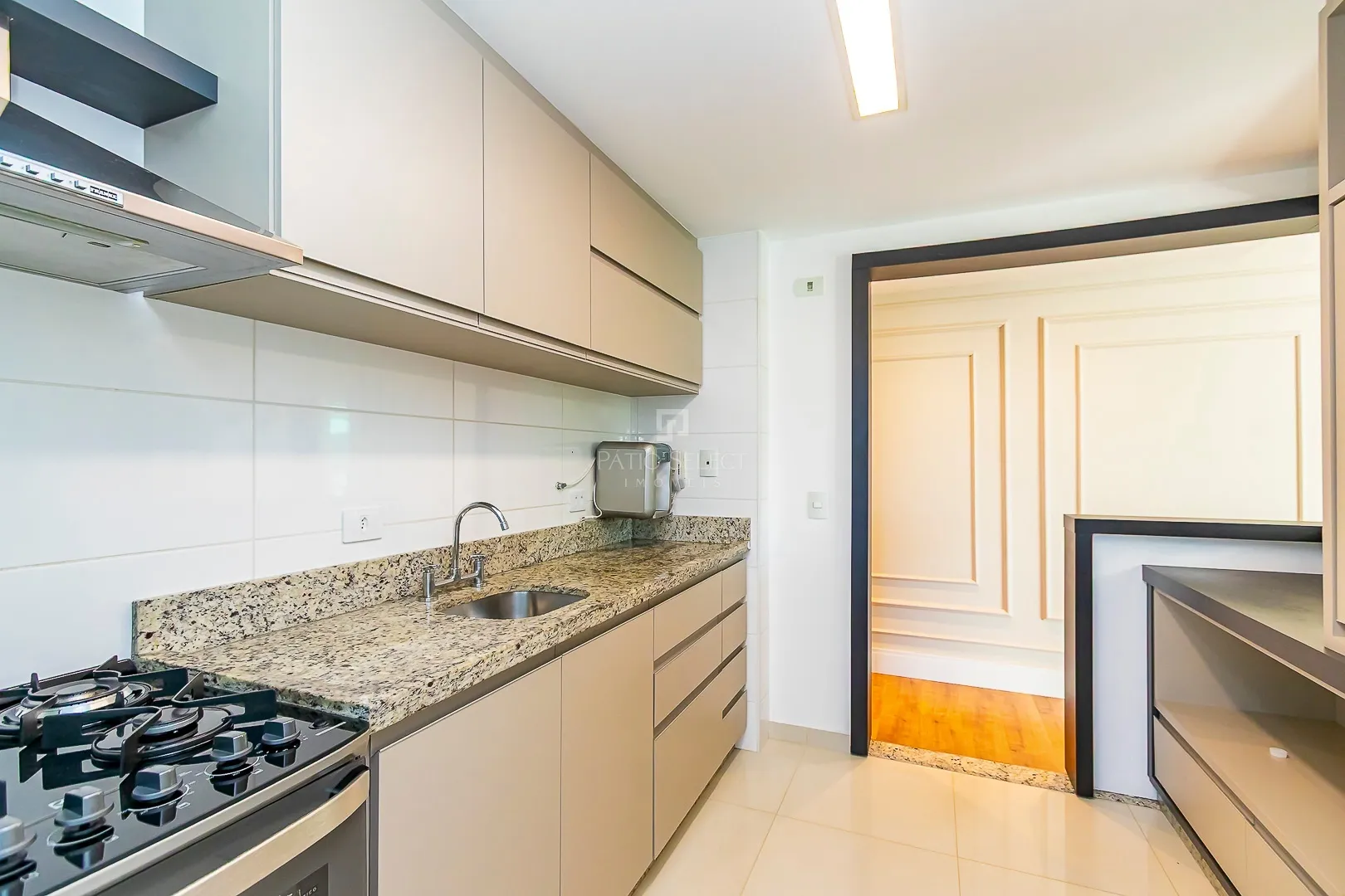 Apartment on the 8th floor with a glass-enclosed balcony — photo 16