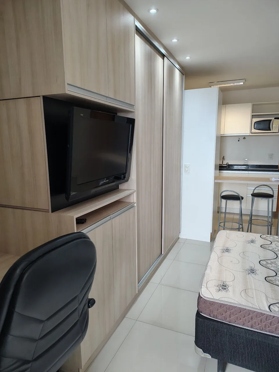 Apartamento mobiliado de 1 quarto com cozinha aberta — photo 3
