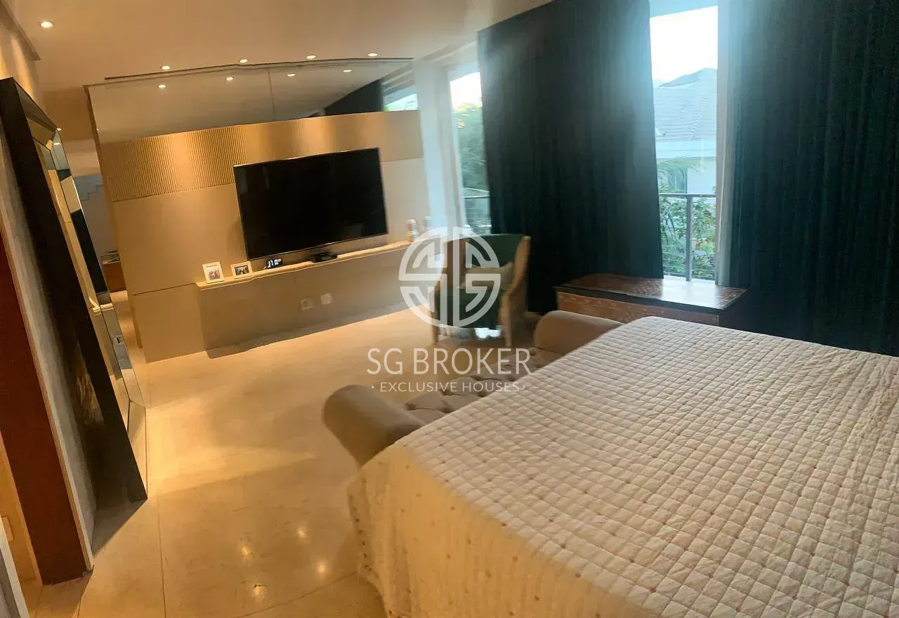 Furnished house, 800 m², with floor-to-ceiling windows — photo 3
