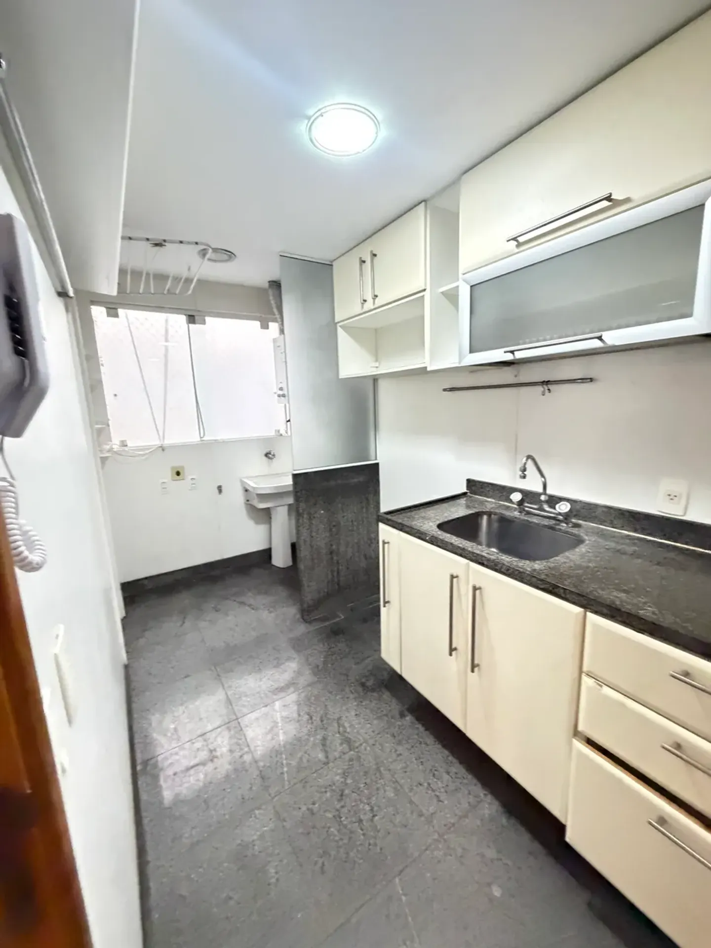 Walk-in closet in a 3-bedroom apartment, 110 m² — photo 12