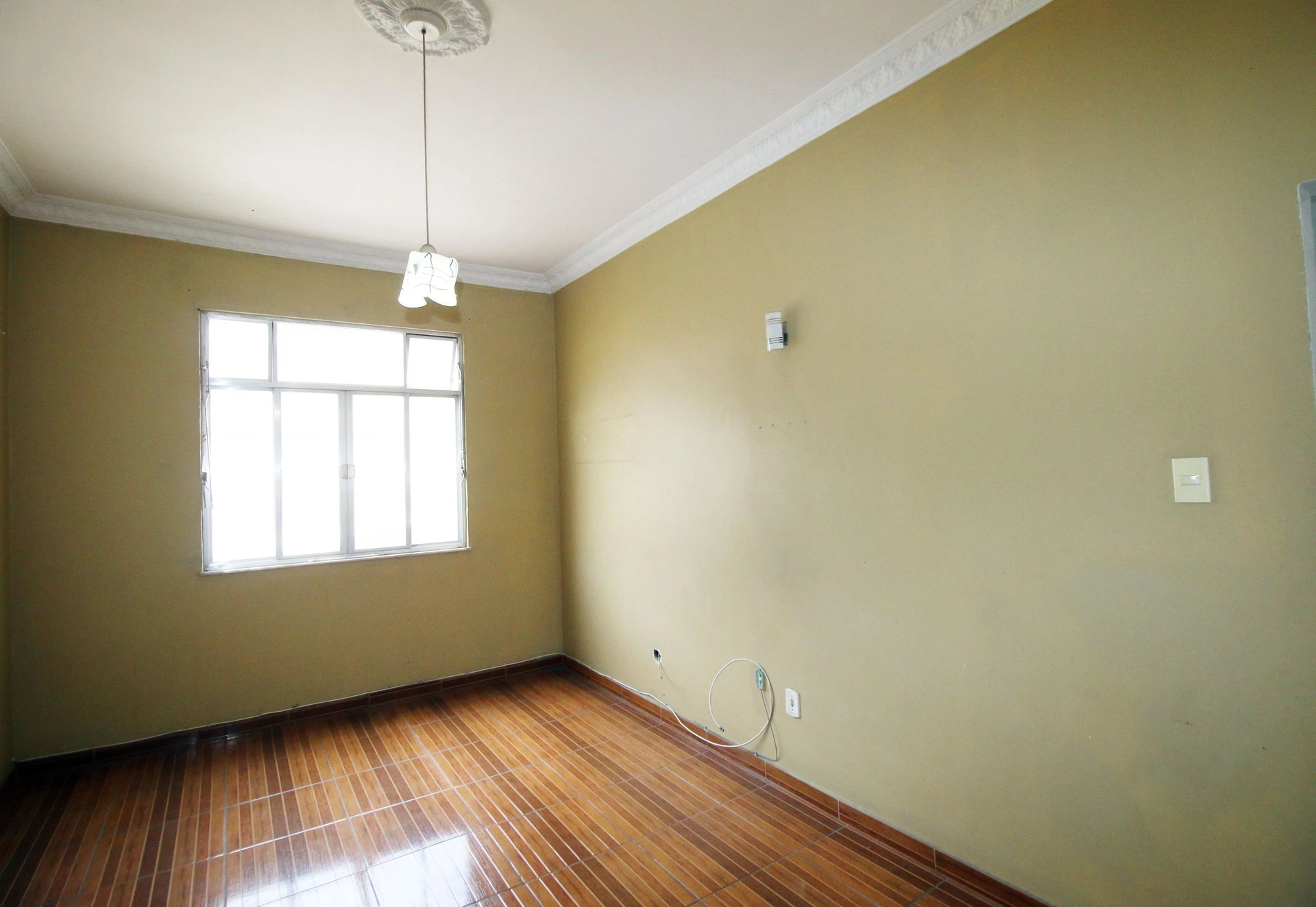 Apartamento de 2 quartos com piso de madeira ou laminado — photo 9