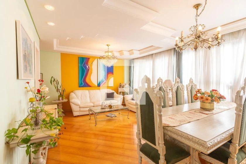 2-bedroom apartment with a bathtub in Curitiba