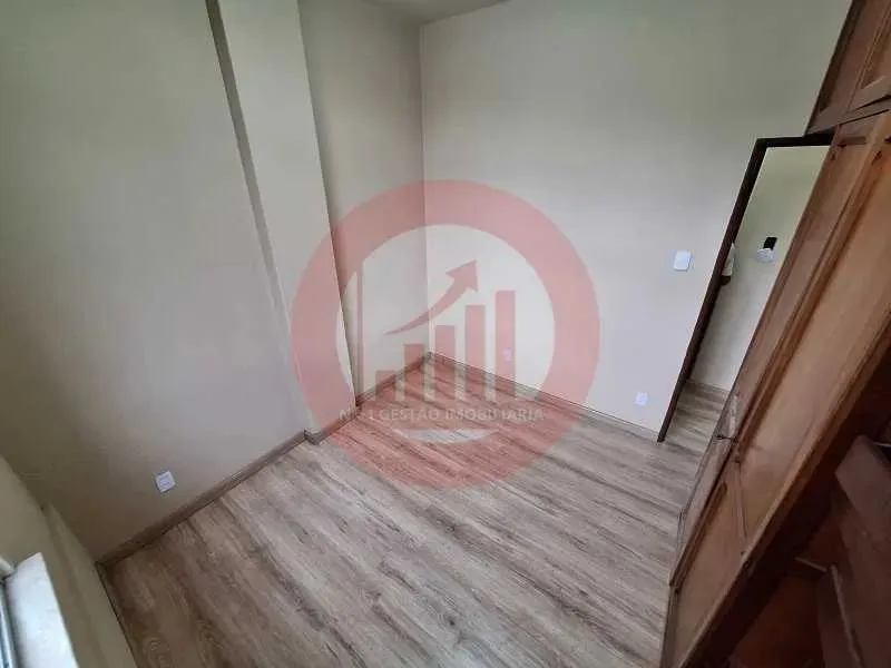 Apartment with wood floors and 2 bedrooms — photo 7