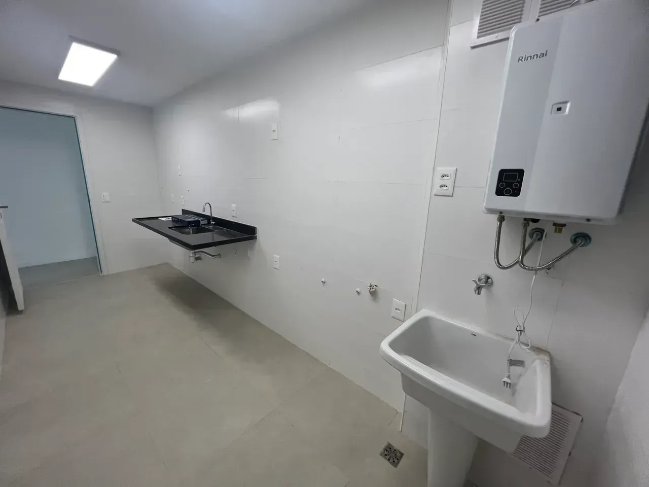 Home office in a 2-bedroom apartment, 74 m² — photo 3